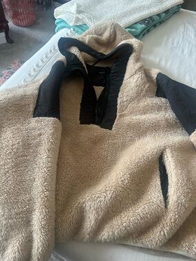 WinWin Black Jacket with Cream Sherpa Lining